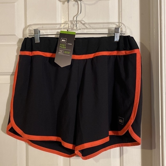NWT Women’s REI Fast Pass 2 in one Polyester Running Shorts Size XL - Picture 2 of 8